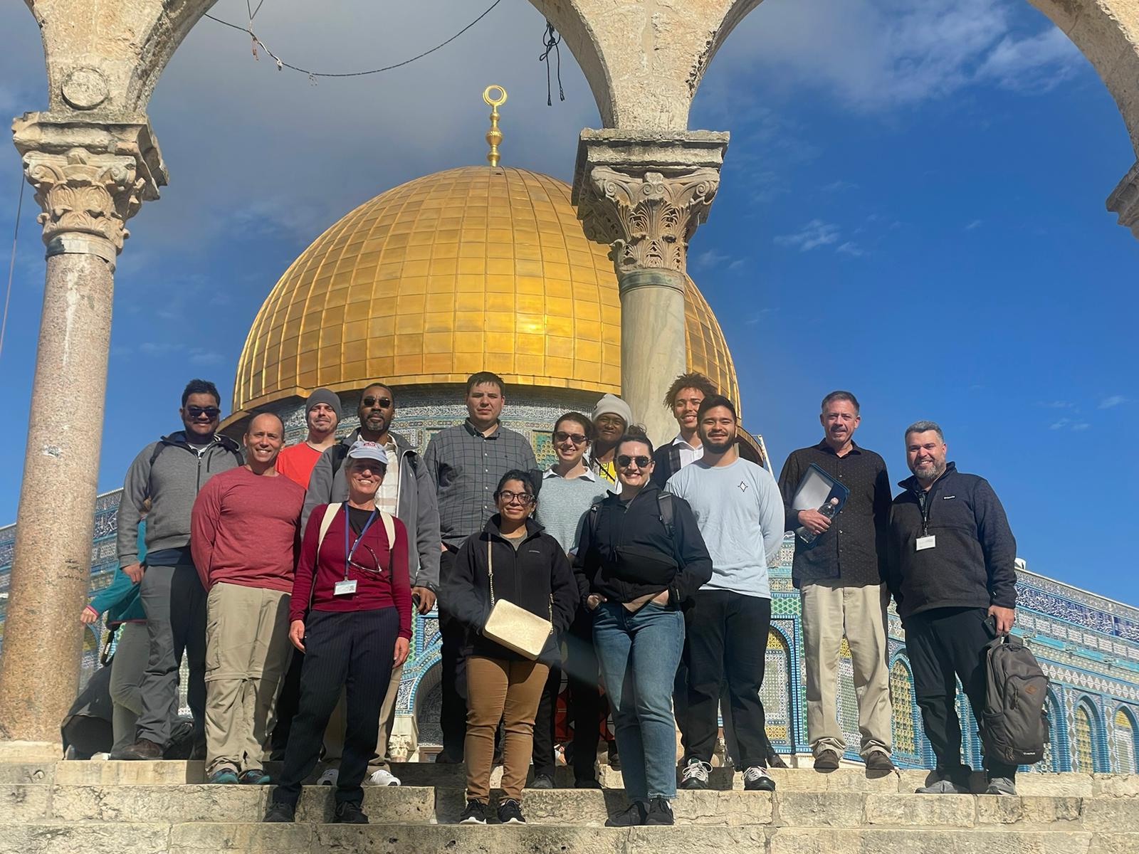 A group of students standing in front of hte Temple Mount in Jerusalem, Israel