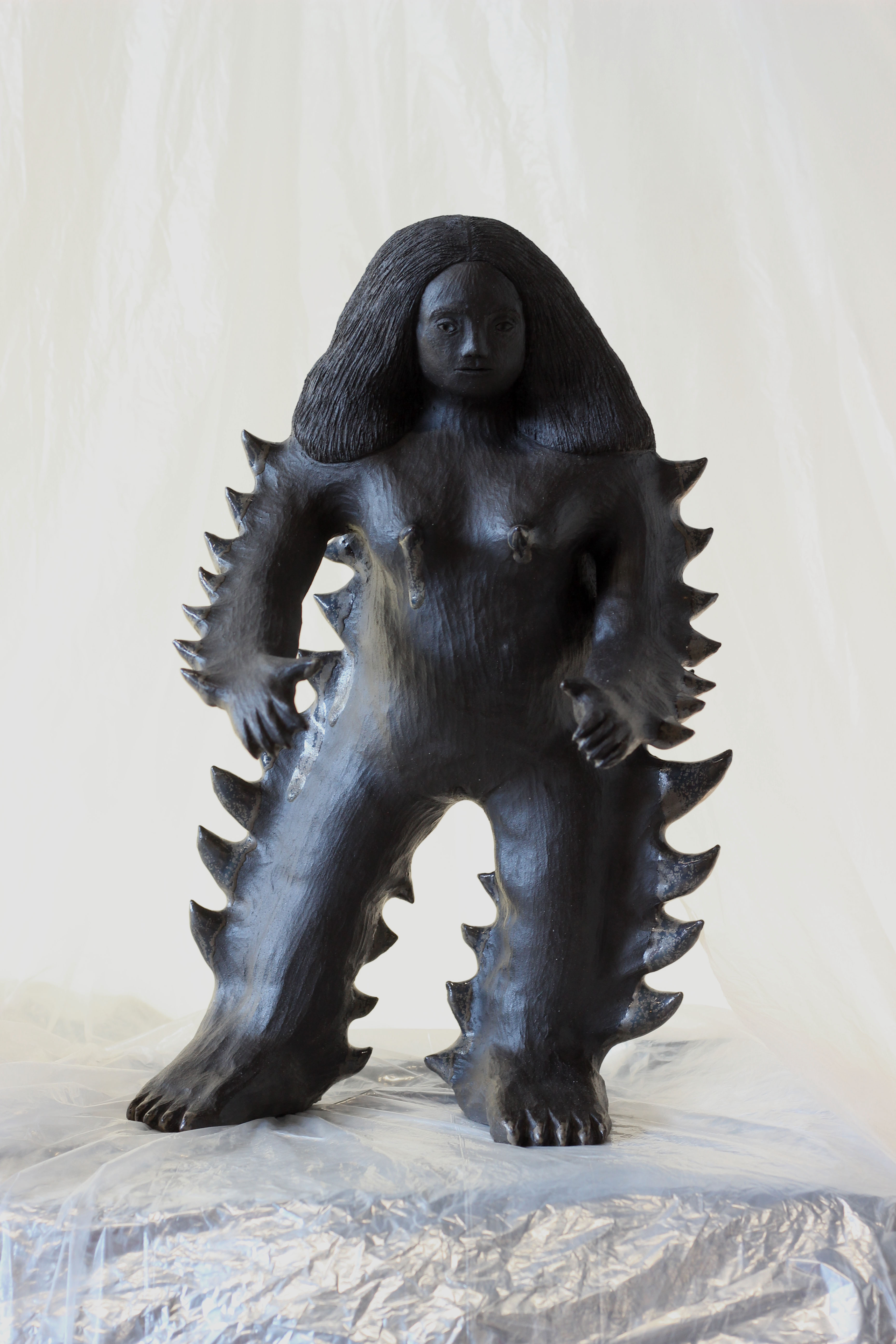 Mujer espina, 2025. Ceramic.